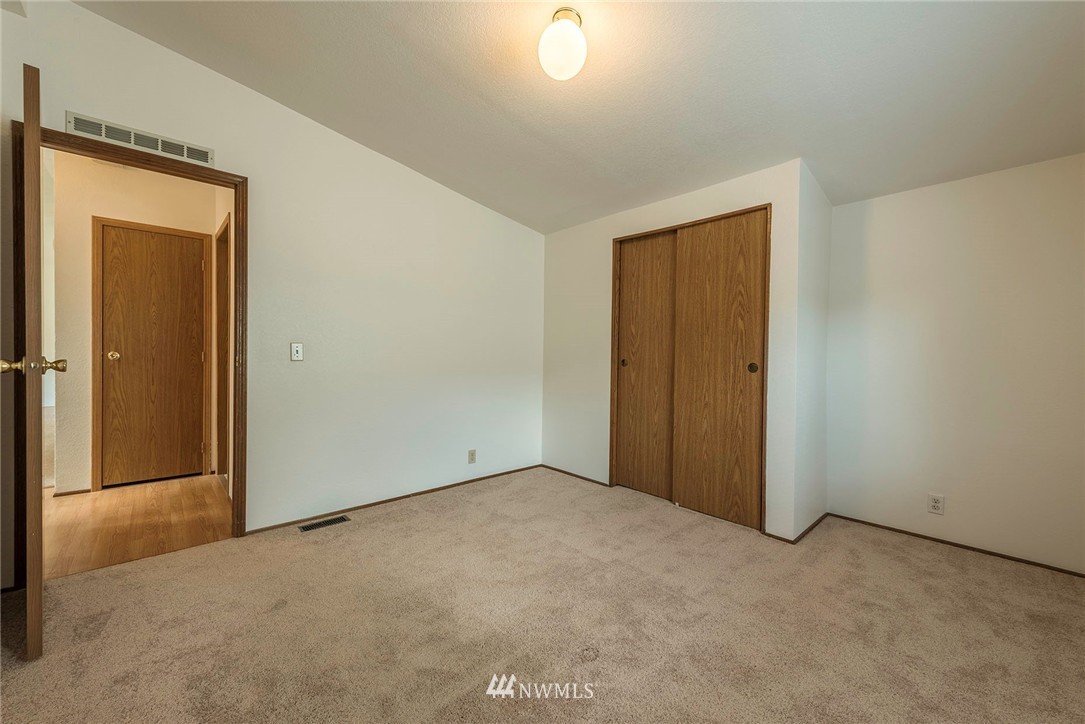 13023 175th Avenue Southeast Renton, WA 98059 - Photo 14 of 22 Gallery Image 14