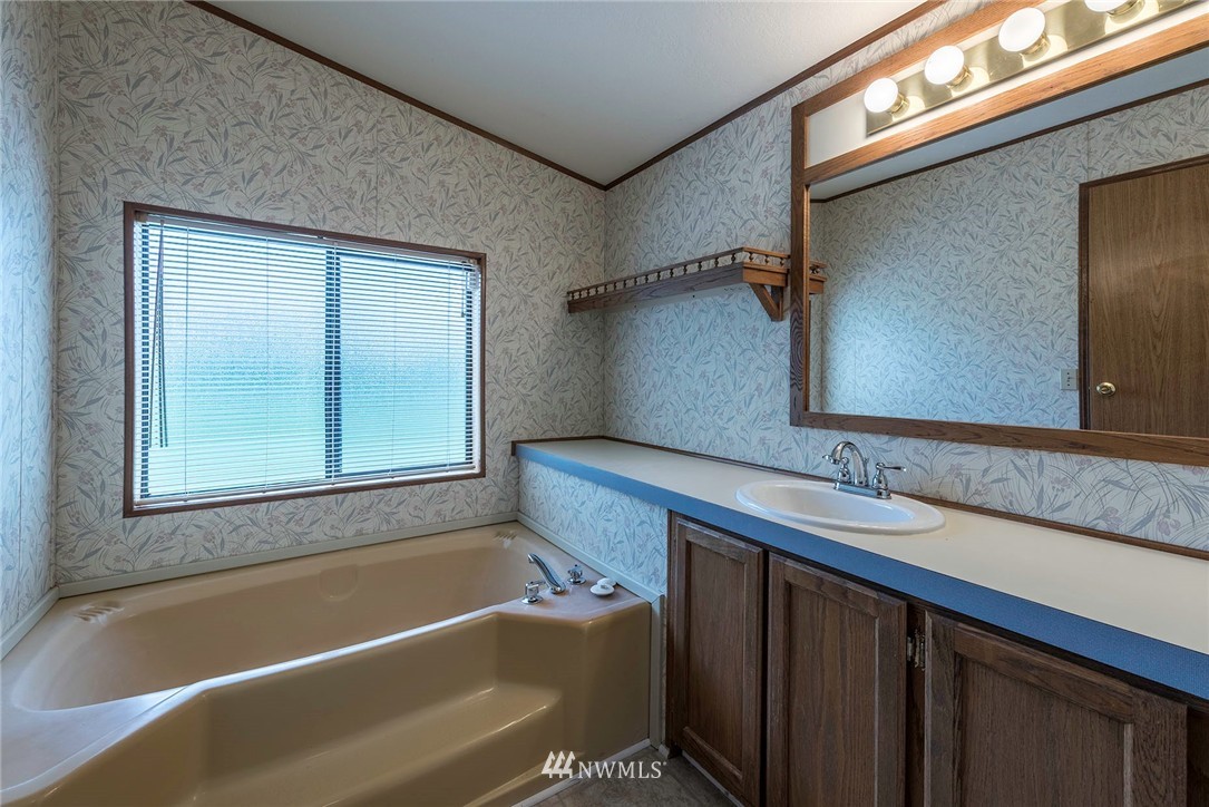 13023 175th Avenue Southeast Renton, WA 98059 - Photo 9 of 22 Gallery Image 9