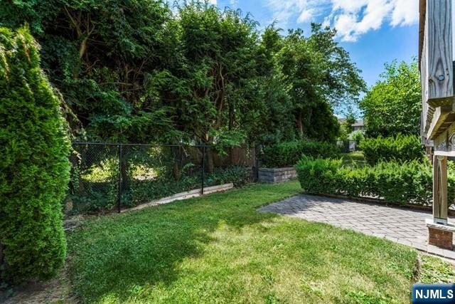212 Slocum Way, Unit A Fort Lee, NJ 07024 - Photo 29 of 30 a view of a yard with a tree