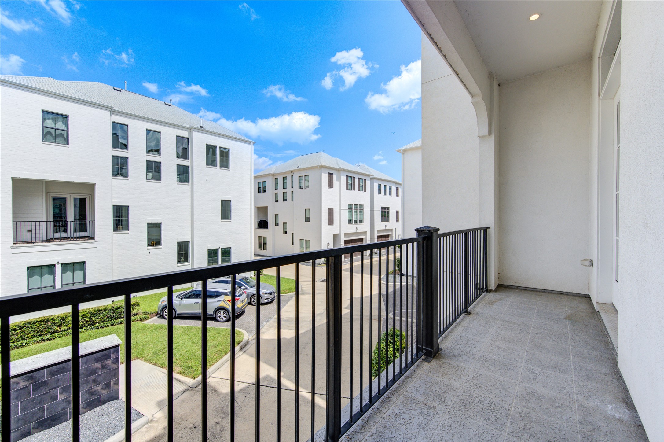 5336 Chandler Street Houston, TX 77007 - Photo 13 of 35 Balcony on 2nd floor