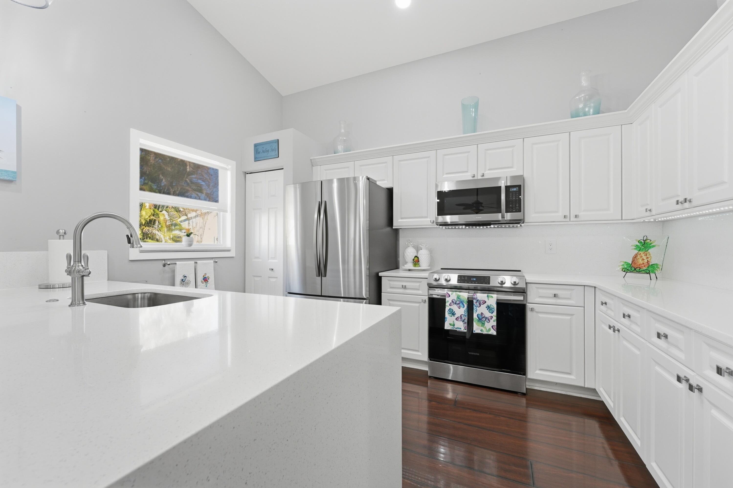 2811 Southwest Mustang Terrace Stuart, FL 34997 - Photo 14 of 52 14_dsc05784