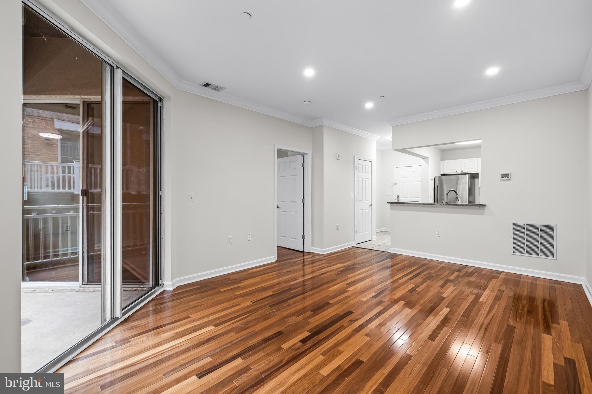 23 Pierside Drive, Unit 104 Baltimore, MD 21230 - Photo 5 of 31