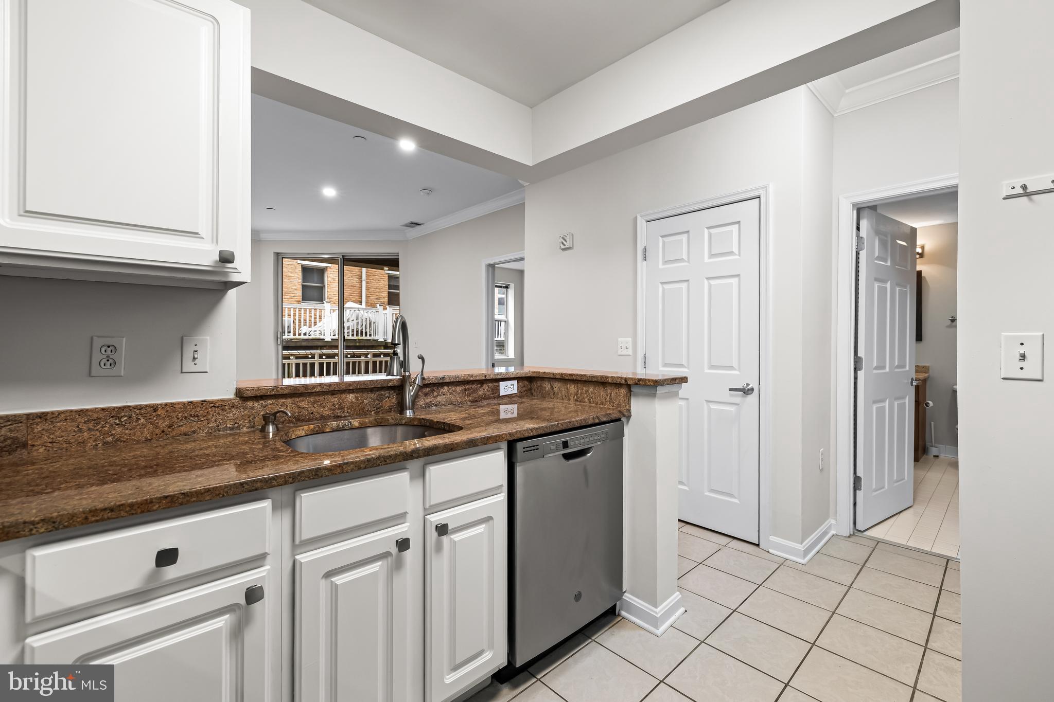 23 Pierside Drive, Unit 104 Baltimore, MD 21230 - Photo 8 of 31