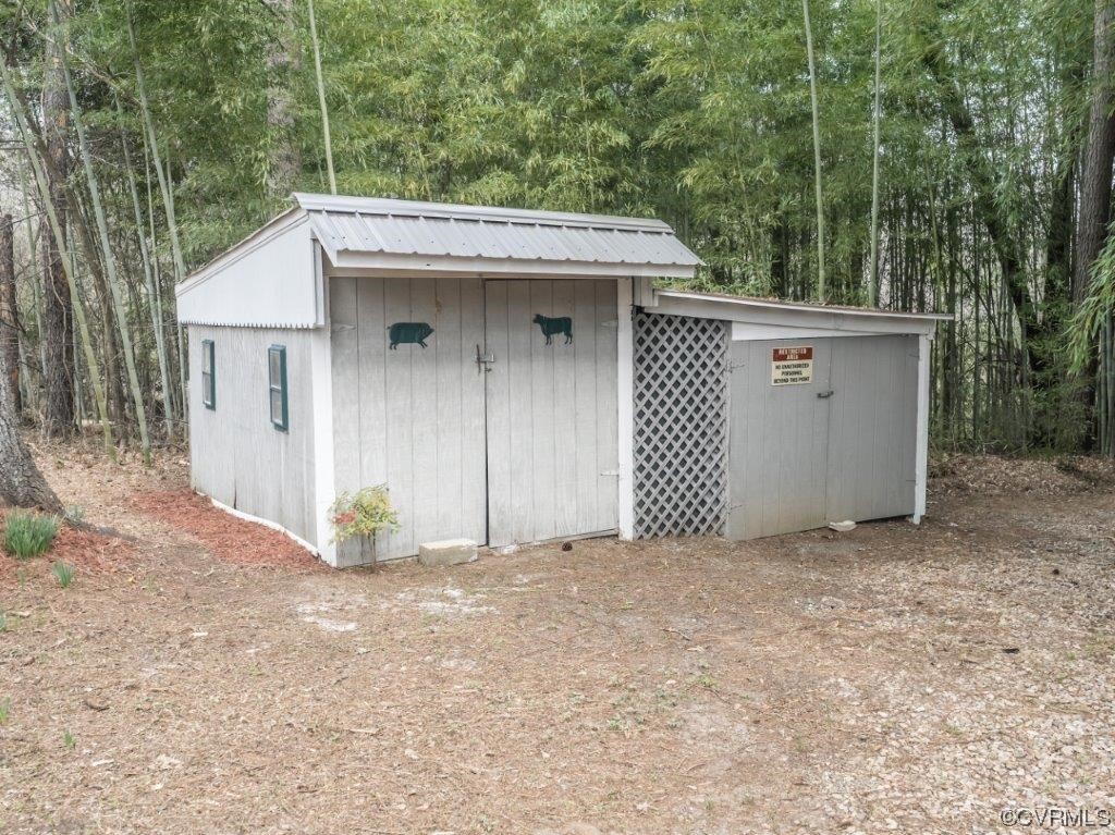 134 Ampthill Road Cartersville, VA 23027 - Photo 17 of 50 a view of a house with a balcony