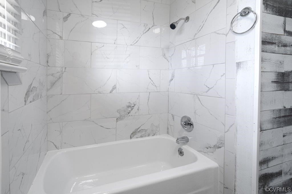134 Ampthill Road Cartersville, VA 23027 - Photo 34 of 50 a bathroom with a bathtub