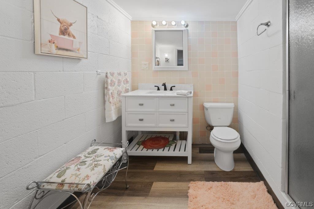 134 Ampthill Road Cartersville, VA 23027 - Photo 48 of 50 a living room with furniture and a bathroom with toilet