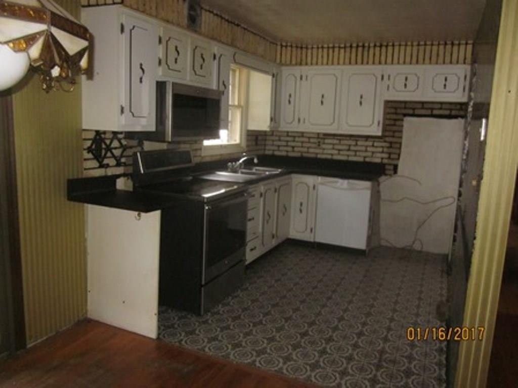 1085 Broughton Road Pittsburgh, PA 15236 - Photo 4 of 13 Gallery Image 4