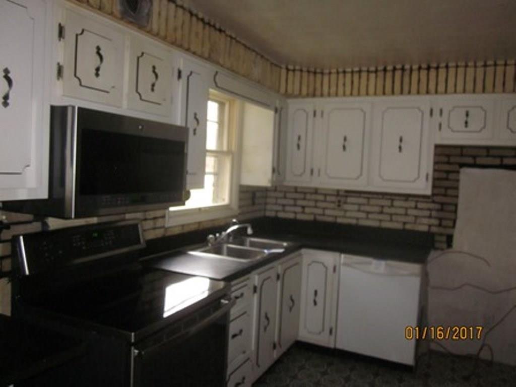 1085 Broughton Road Pittsburgh, PA 15236 - Photo 5 of 13 Gallery Image 5