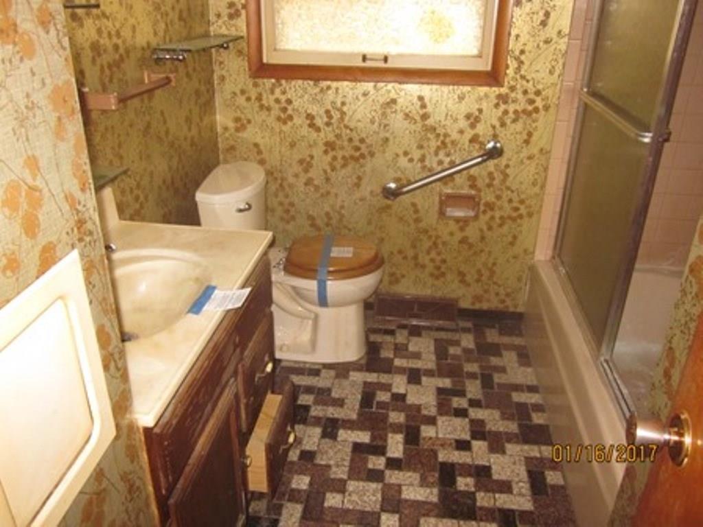 1085 Broughton Road Pittsburgh, PA 15236 - Photo 6 of 13 Gallery Image 6