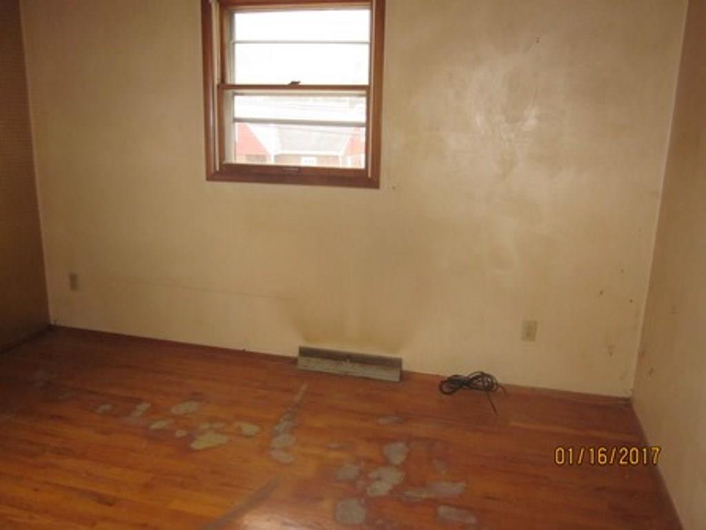 1085 Broughton Road Pittsburgh, PA 15236 - Photo 10 of 13 Gallery Image 10