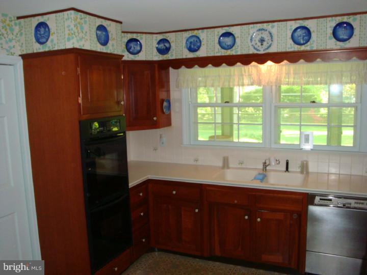 515 Rothbury Road Wilmington, DE 19803 - Photo 9 of 20 Kitchen