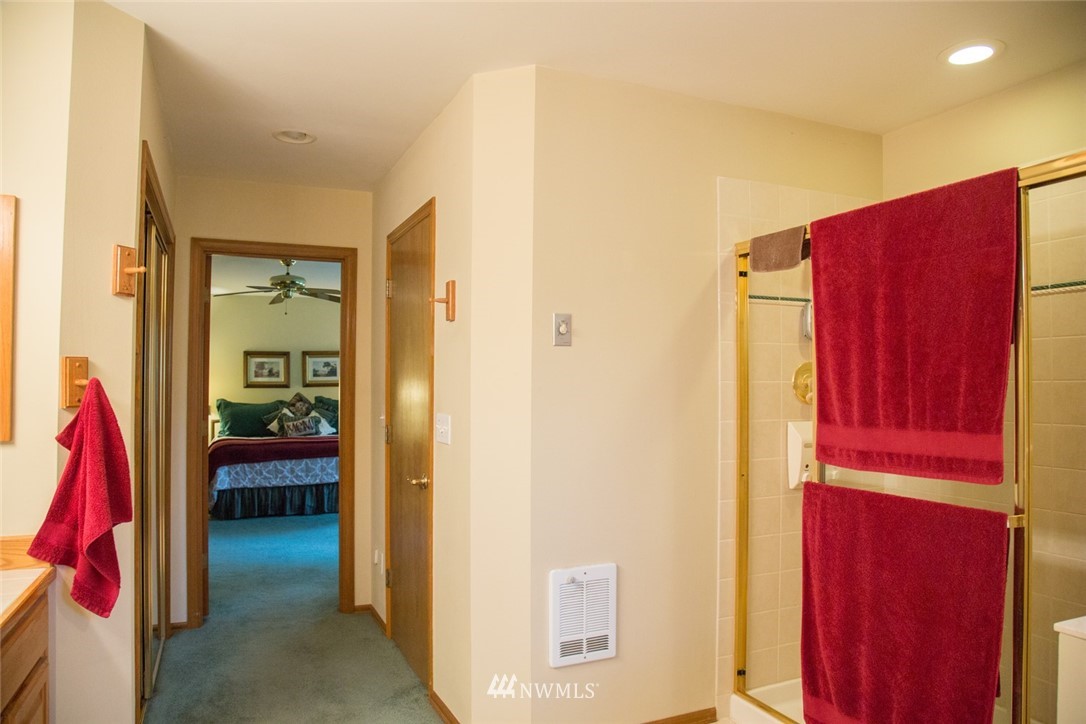 22705 Peter Grubb Road Southeast Renton, WA 98058 - Photo 17 of 40 a view of walk in closet