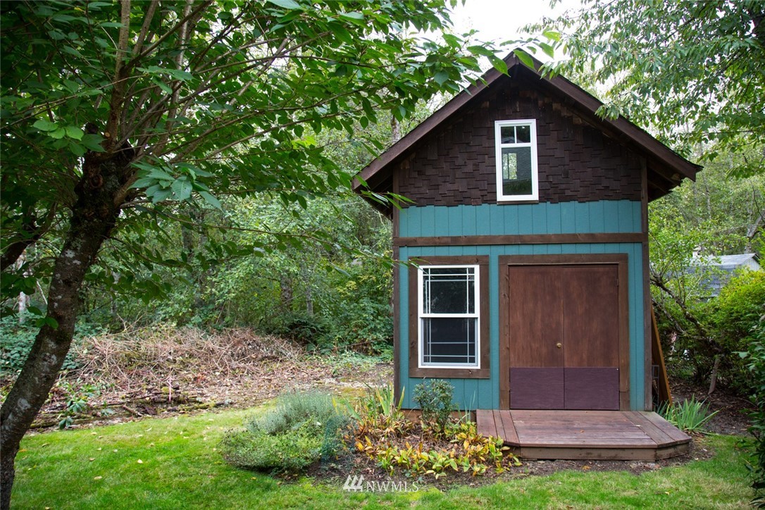 22705 Peter Grubb Road Southeast Renton, WA 98058 - Photo 28 of 40 a front view of a house with garden