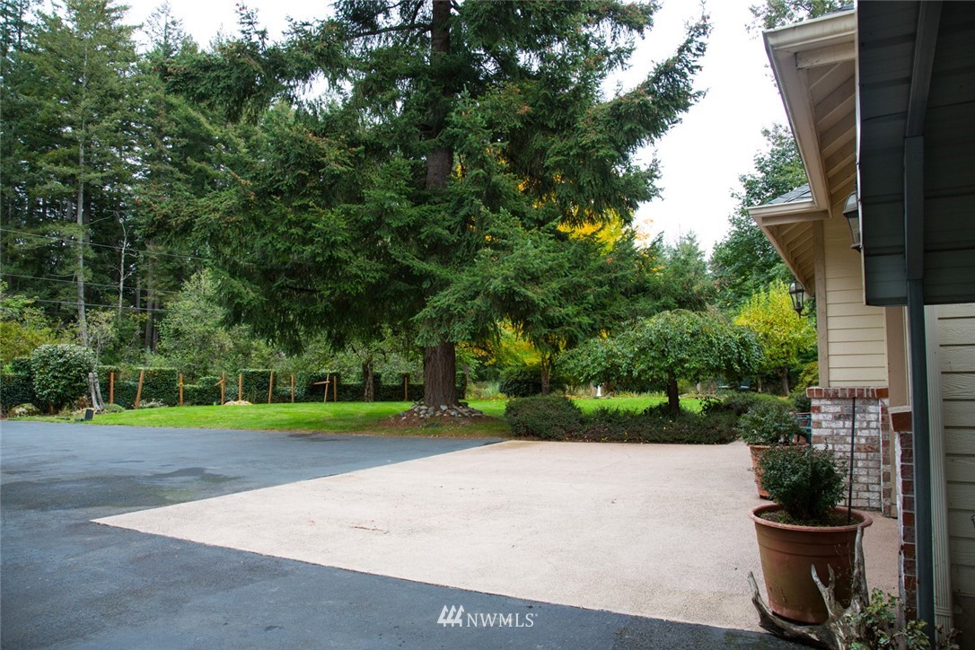 22705 Peter Grubb Road Southeast Renton, WA 98058 - Photo 38 of 40 a view of a park with plants and trees