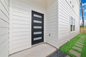 4010 Dreyfus Street Houston, TX 77021 - Photo 40 of 41 secure and modern entrance