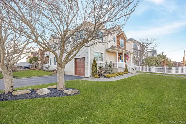 $1,200,000 | 120 Neptune Place, Massapequa, NY 11758