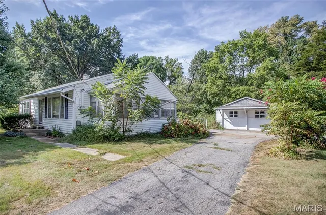 $130,000 | 214 Union Hill Road, Fairview Heights, IL 62208