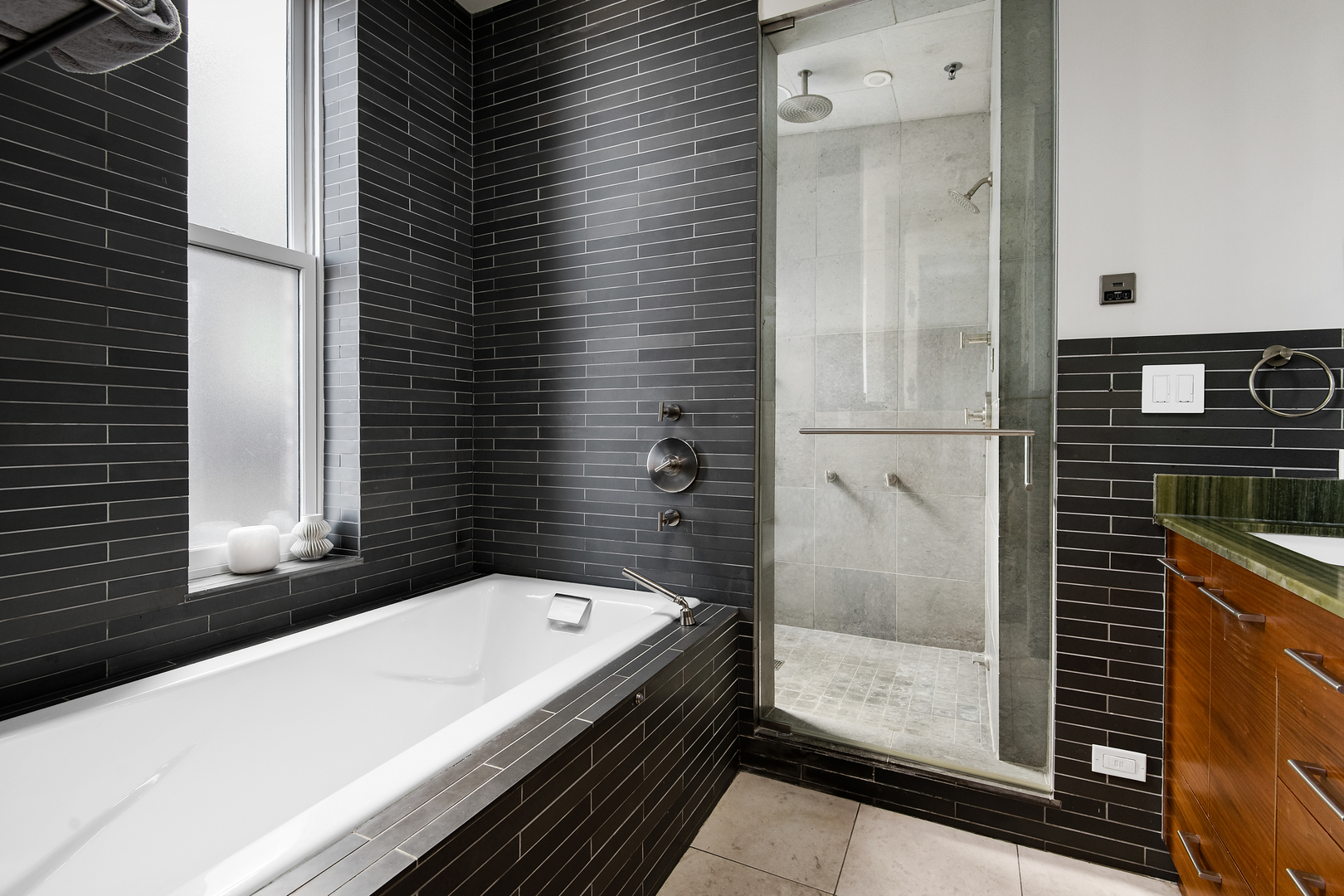 1708 North Mohawk Street Chicago, IL 60614 - Photo 16 of 33 a bathroom with a tub and shower