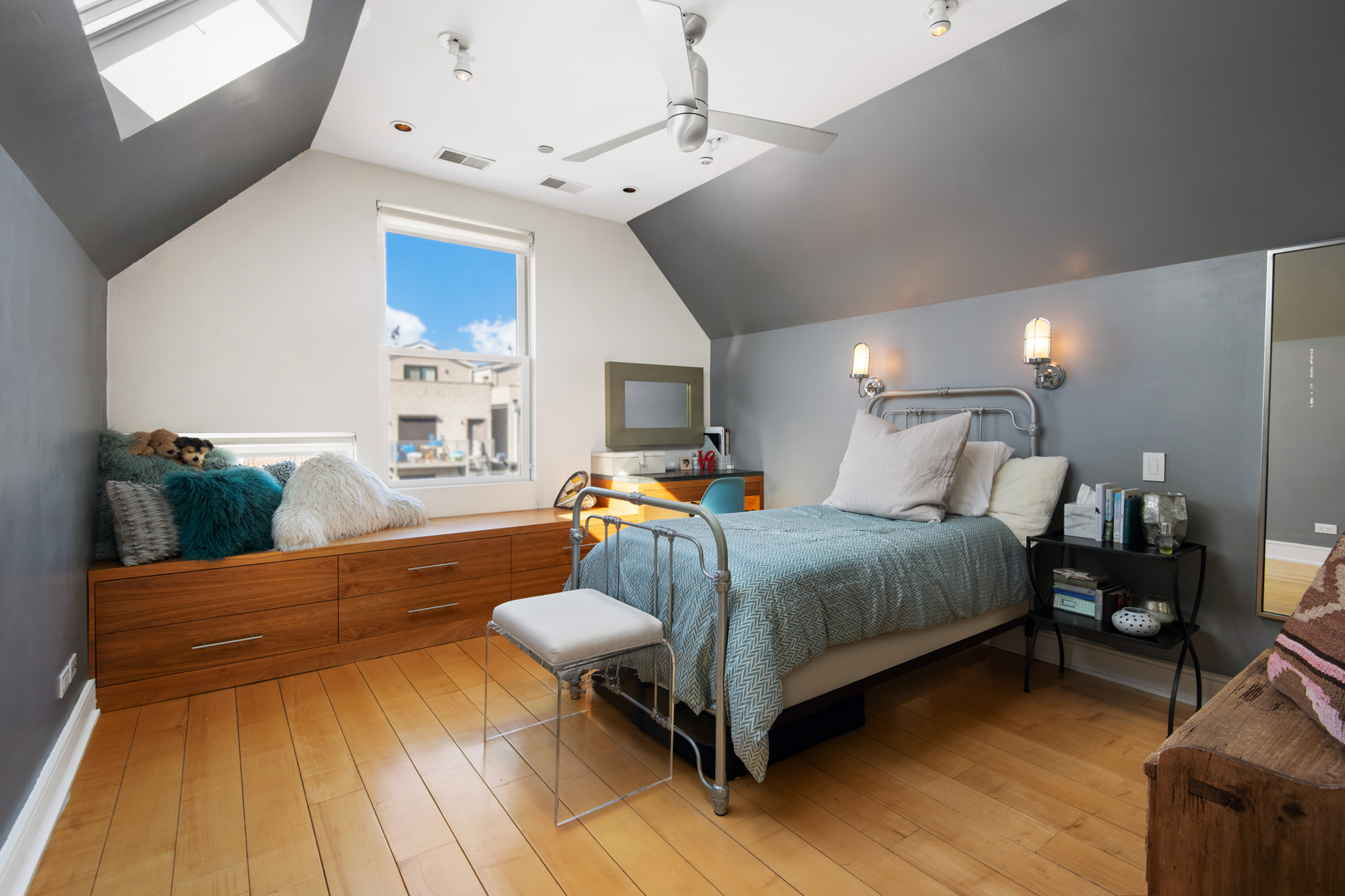 1708 North Mohawk Street Chicago, IL 60614 - Photo 19 of 33 a bedroom with a bed and wooden floor