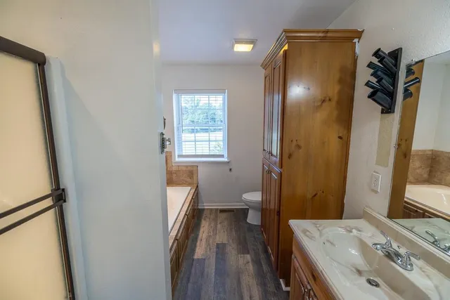 $620,000 | 520 Northeast 15504 County Road, Archie, MO 64725