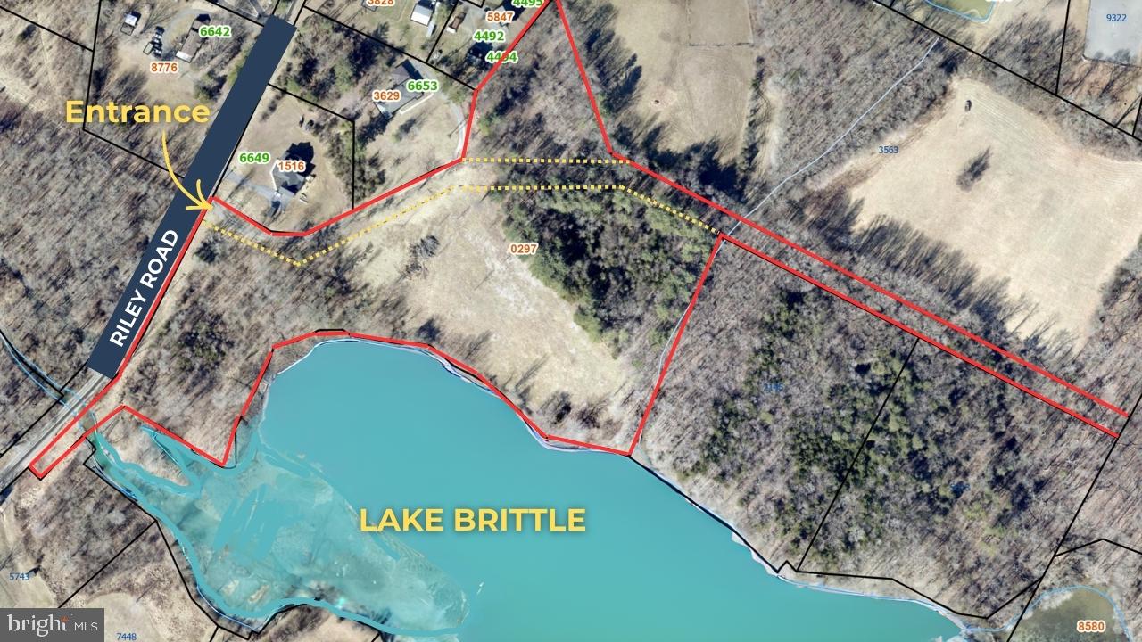 a view of a tennis court