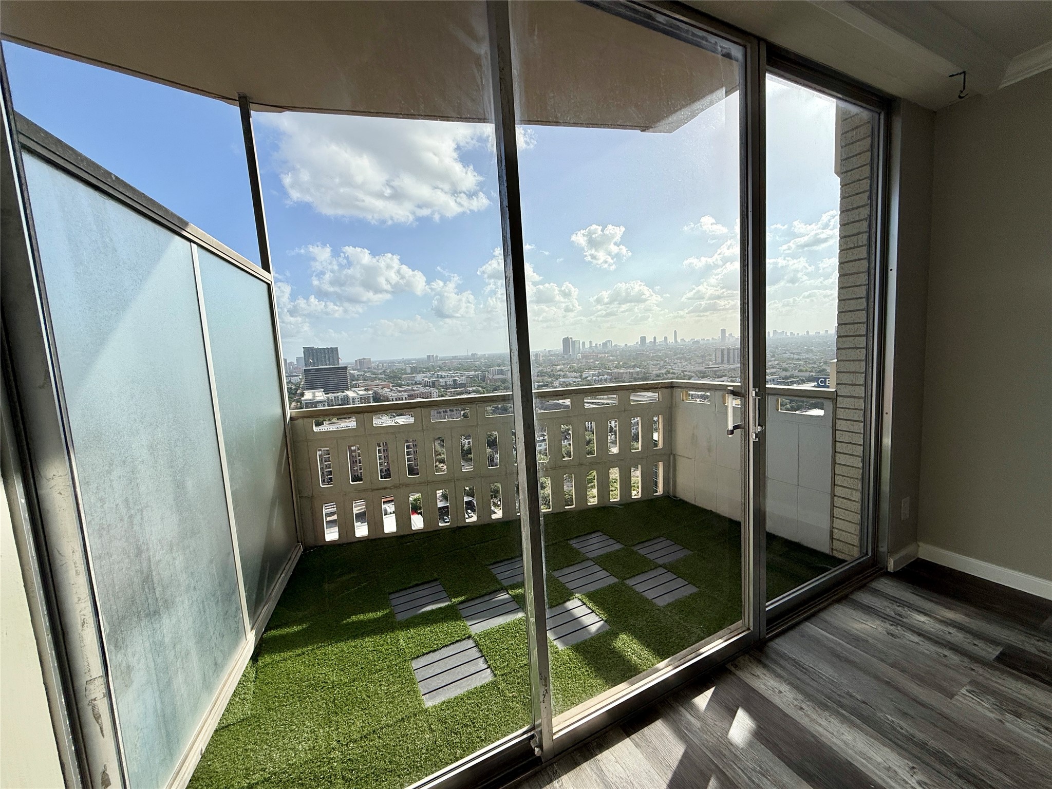2016 Main Street, Unit 2204 Houston, TX 77002 - Photo 15 of 24 Balcony access from primary bedroom