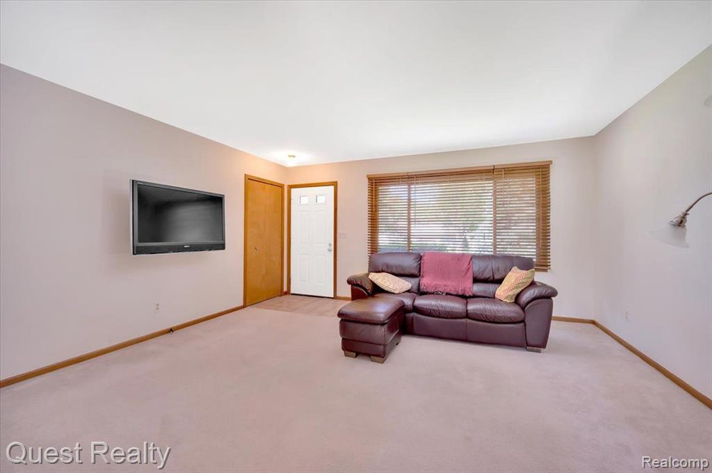 3703 Samuel Avenue Rochester Hills, MI 48309 - Photo 5 of 26