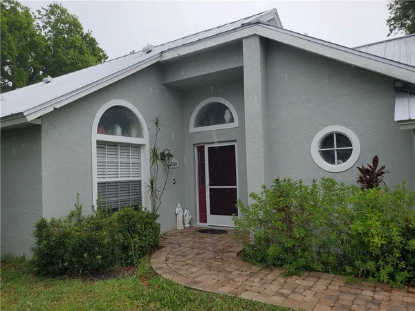 $2,500 | 572 10th Place, Vero Beach, FL 32960
