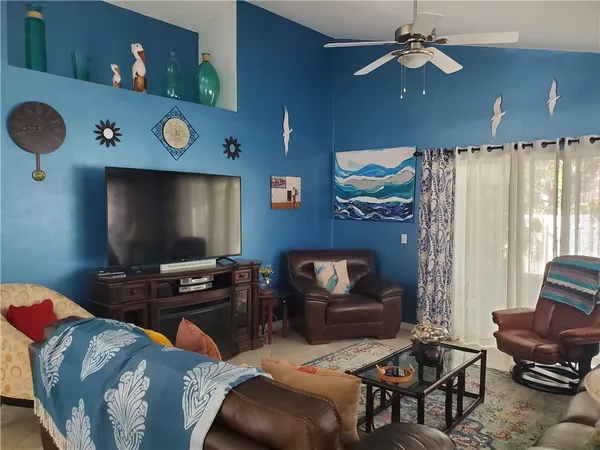 $2,500 | 572 10th Place, Vero Beach, FL 32960