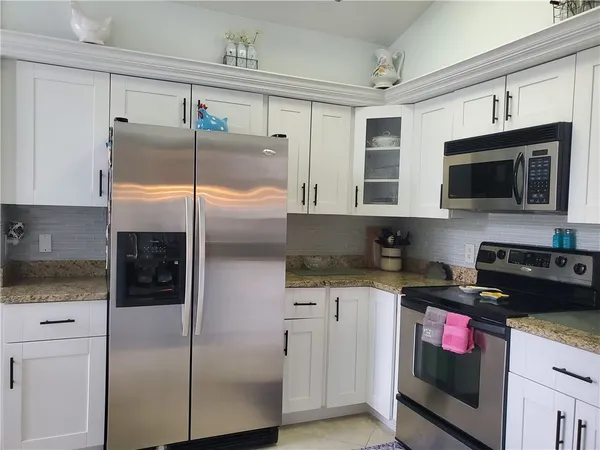 $2,500 | 572 10th Place, Vero Beach, FL 32960