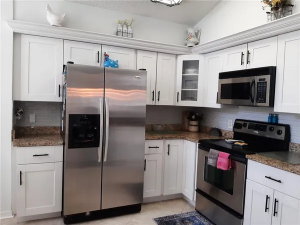 $2,500 | 572 10th Place, Vero Beach, FL 32960