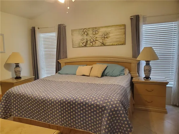 $2,500 | 572 10th Place, Vero Beach, FL 32960