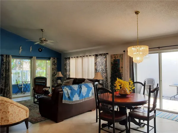 $2,500 | 572 10th Place, Vero Beach, FL 32960