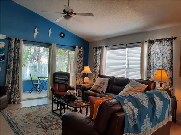 $2,500 | 572 10th Place, Vero Beach, FL 32960