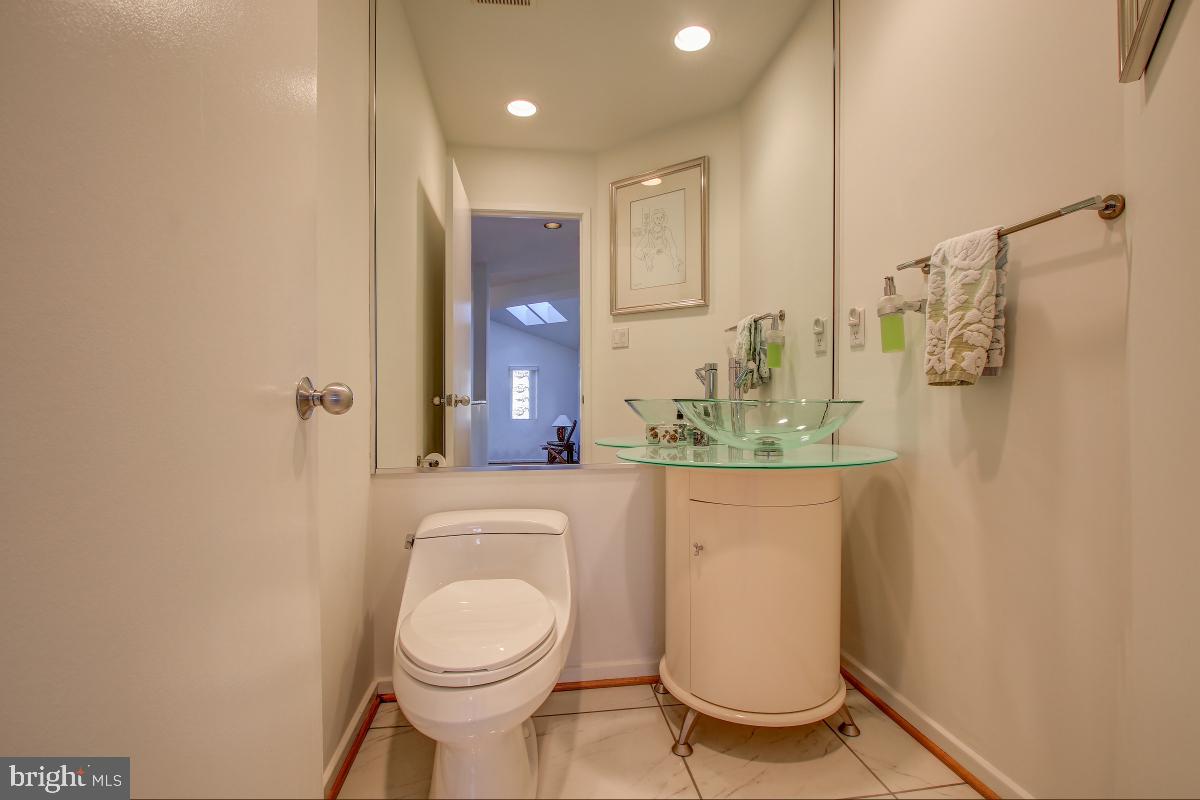 2258 Compass Point Lane Reston, VA 20191 - Photo 22 of 54 Main Level Powder Room