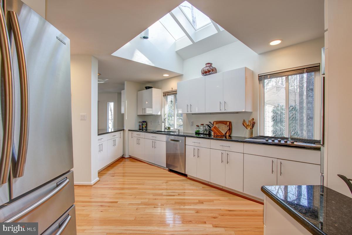 2258 Compass Point Lane Reston, VA 20191 - Photo 4 of 54 Sun-drenched Kitchen with Updates!