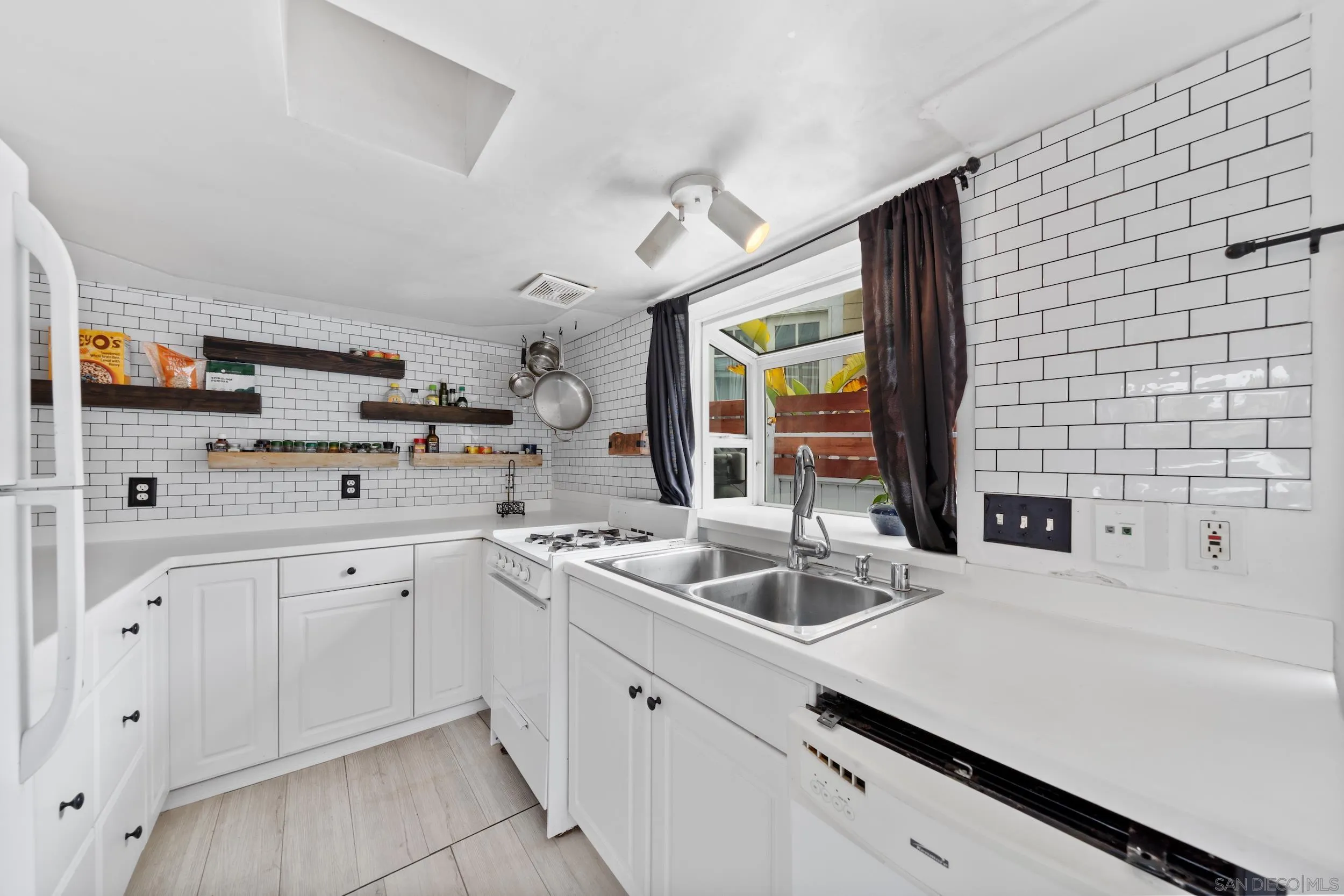 170 Diana Street, Unit 29 Encinitas, CA 92024 - Photo 7 of 20