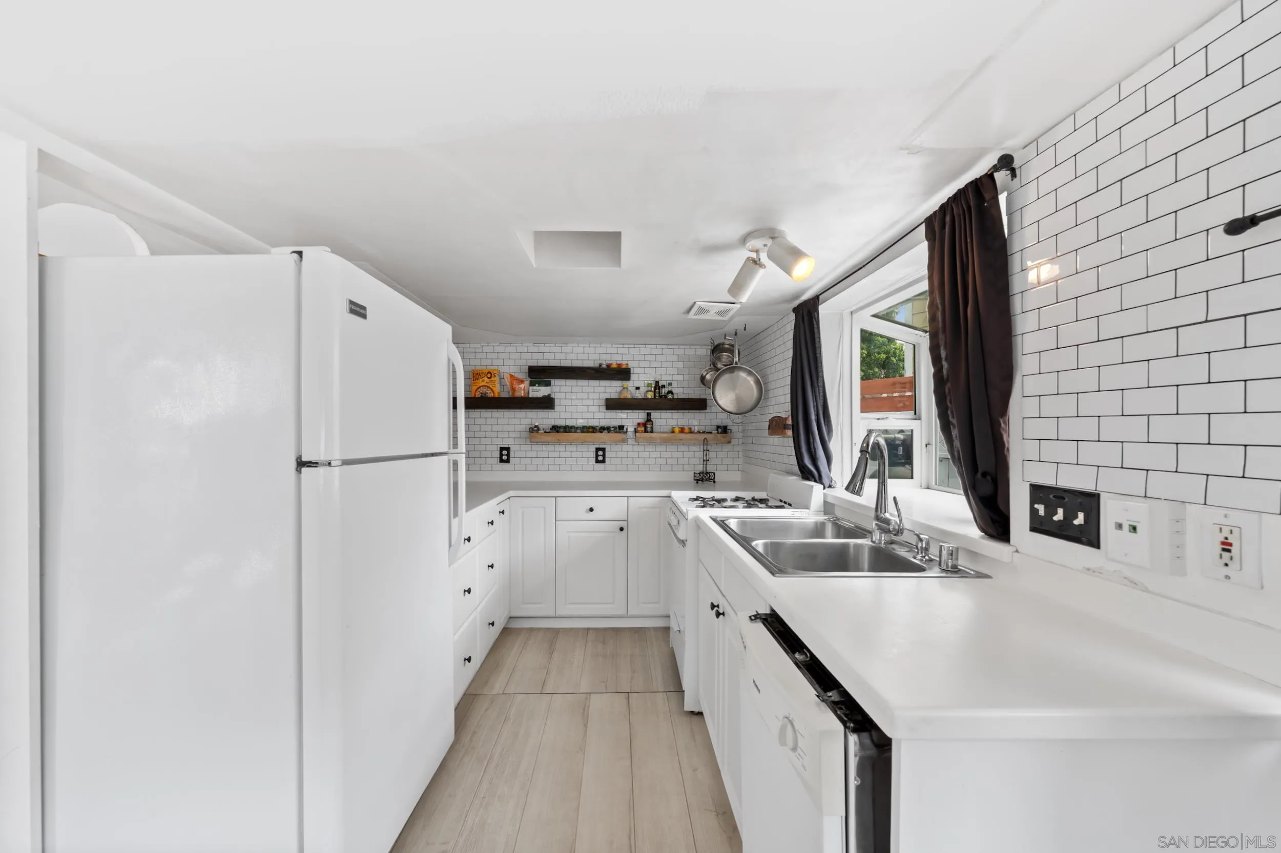 170 Diana Street, Unit 29 Encinitas, CA 92024 - Photo 10 of 20