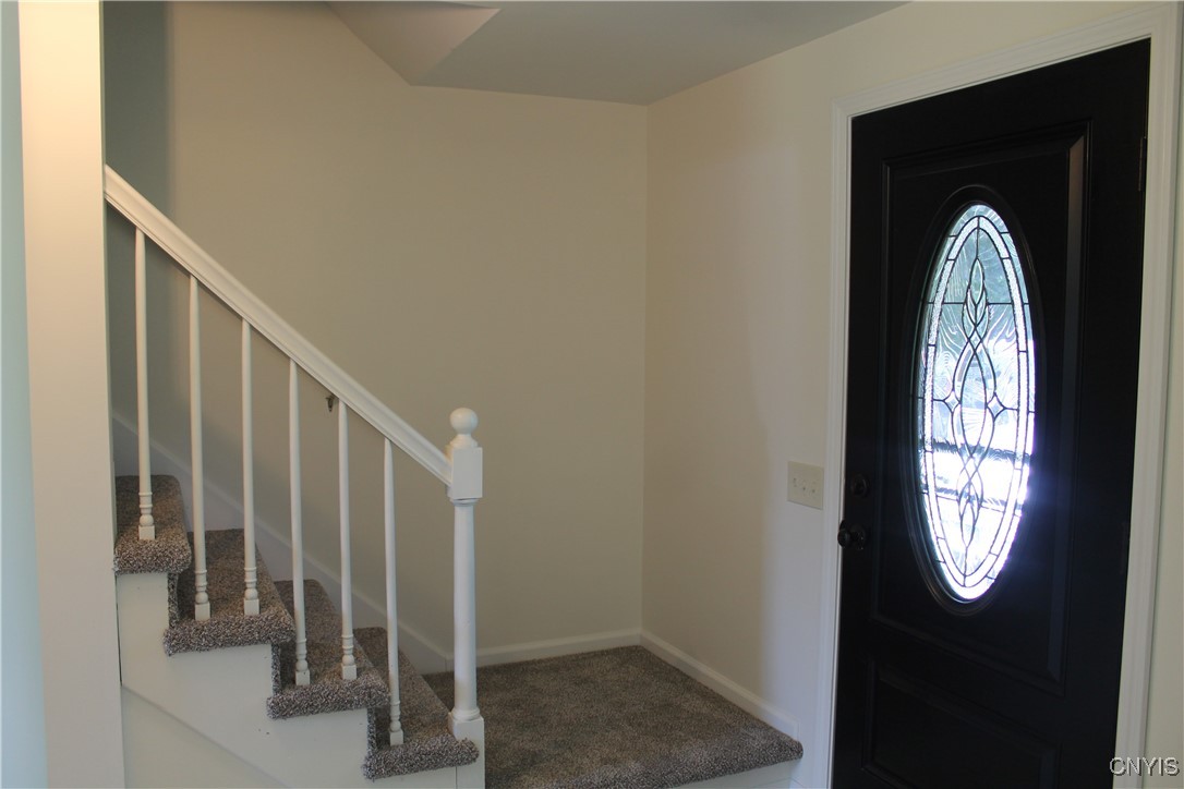 111 Willowcrest Drive Elbridge, NY 13060 - Photo 15 of 44 Front Hall