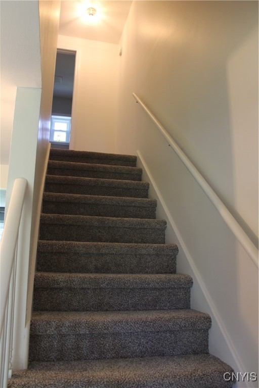 111 Willowcrest Drive Elbridge, NY 13060 - Photo 21 of 44 Staircase