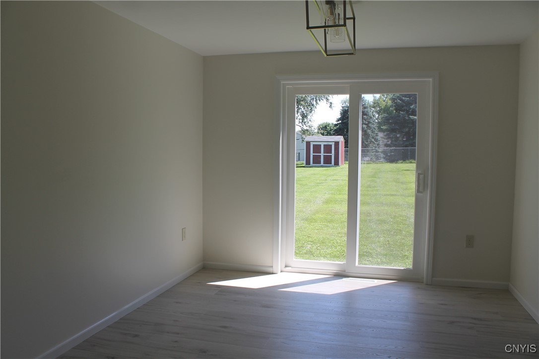111 Willowcrest Drive Elbridge, NY 13060 - Photo 9 of 44 Dinning Room