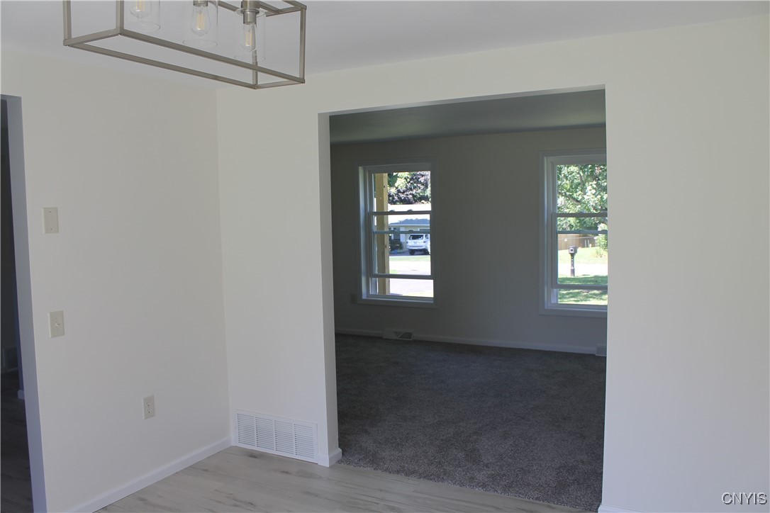 111 Willowcrest Drive Elbridge, NY 13060 - Photo 10 of 44 Dinning Room