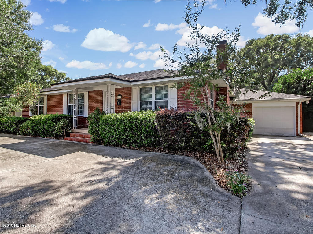 1526 Somerville Road Jacksonville, FL 32207 - Photo 4 of 30 a front view of a house with garden