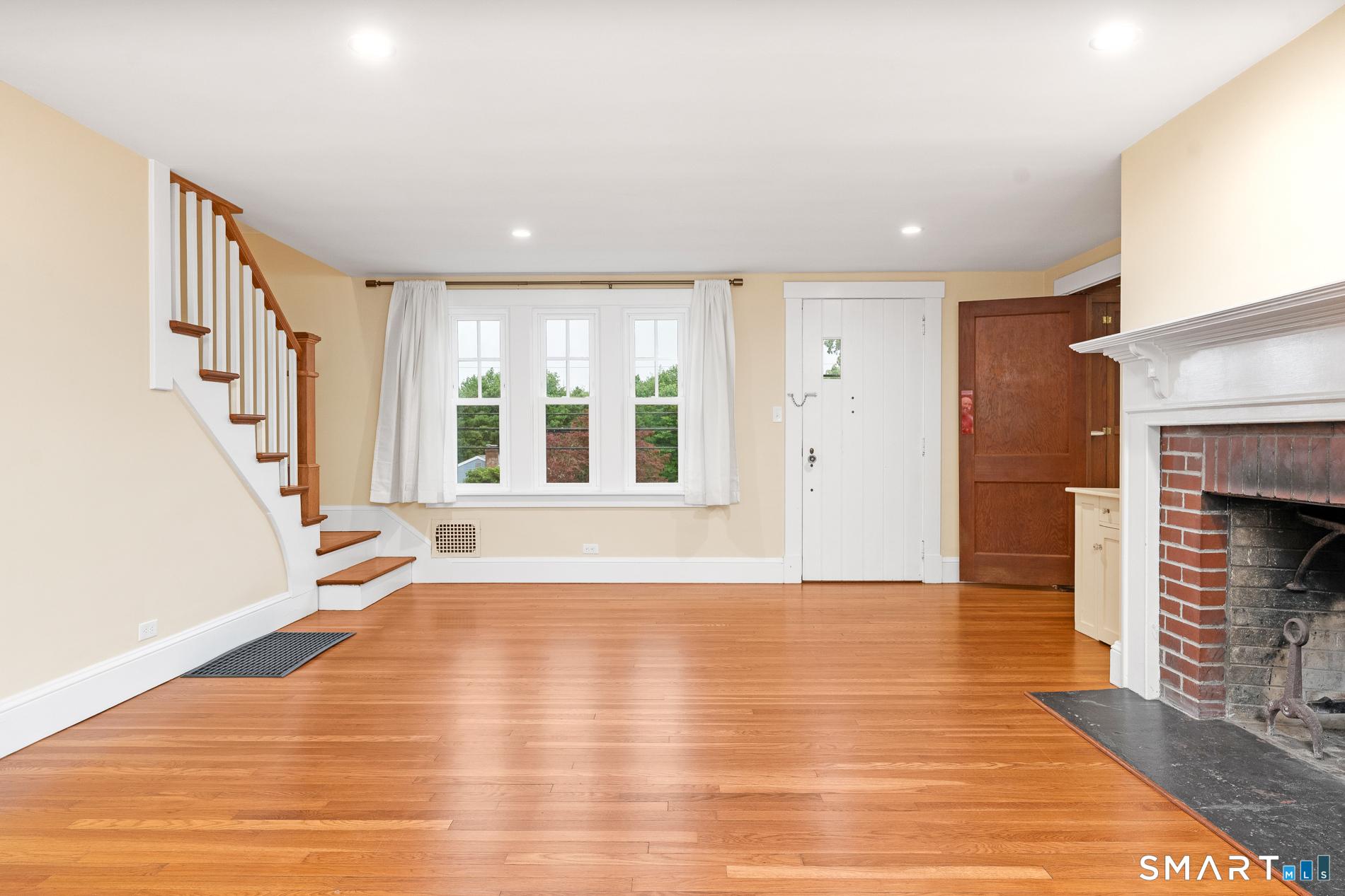 587 Taugwonk Road Stonington, CT 06378 - Photo 11 of 40 Gallery Image 11