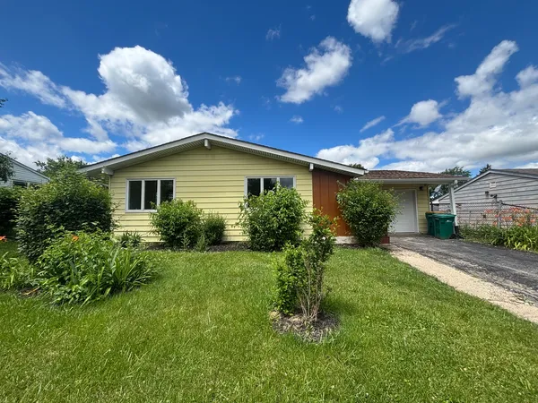 $259,900 | 307 Laurie Drive, Lockport, IL 60441