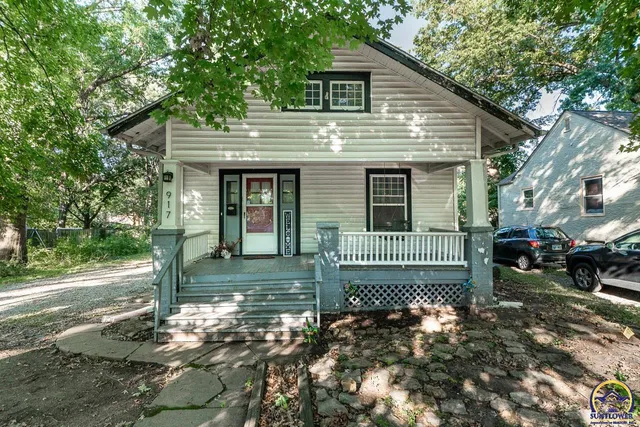 $136,900 | 917 Southwest Warren Avenue, Topeka, KS 66606