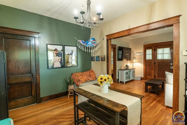 $136,900 | 917 Southwest Warren Avenue, Topeka, KS 66606