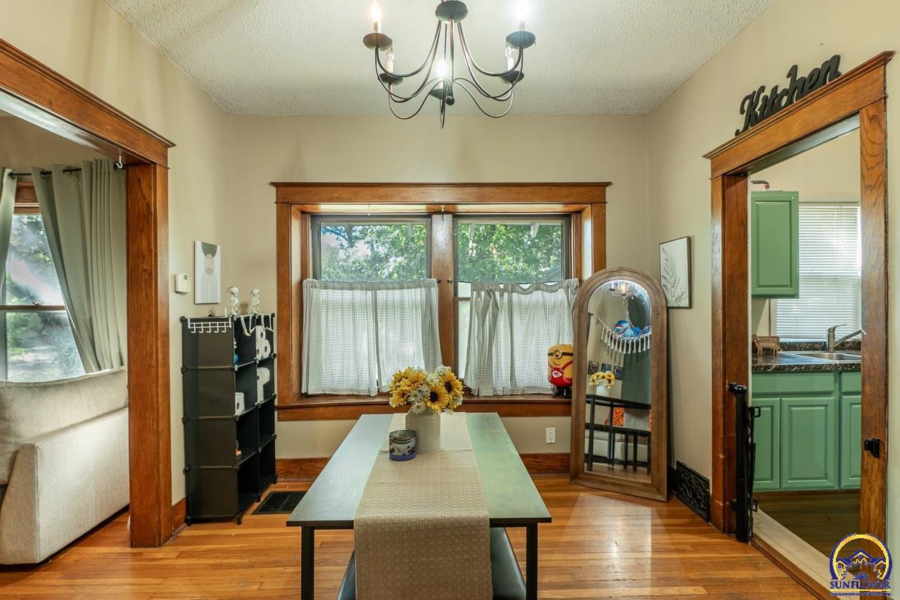 917 Southwest Warren Avenue Topeka, KS 66606 - Photo 12 of 35