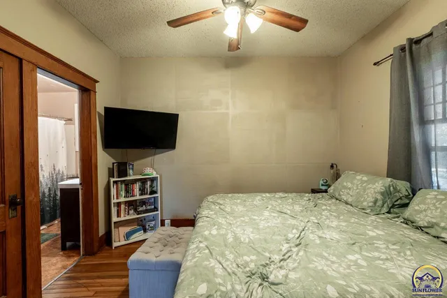 $136,900 | 917 Southwest Warren Avenue, Topeka, KS 66606