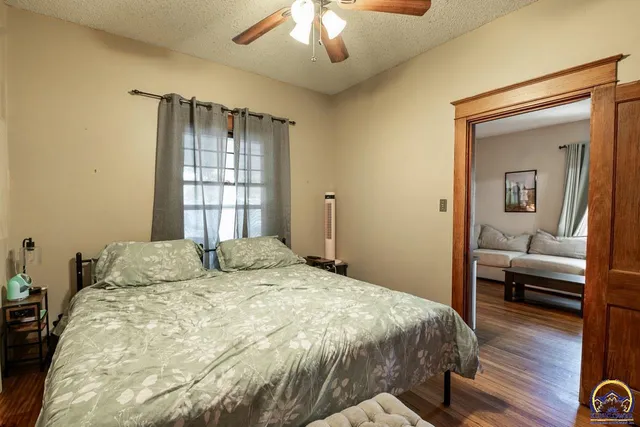 $136,900 | 917 Southwest Warren Avenue, Topeka, KS 66606